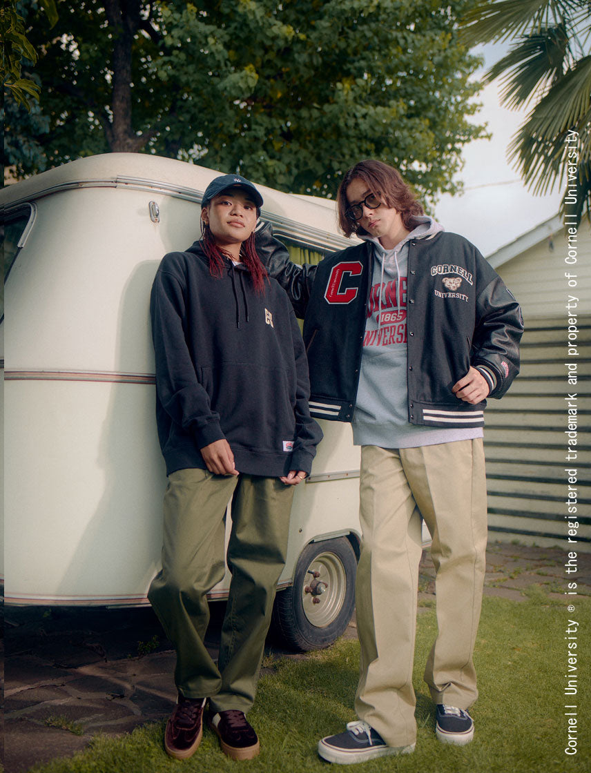 
                  
                    CORNELL 静電フロッキーロゴ プルパーカー
                  
                